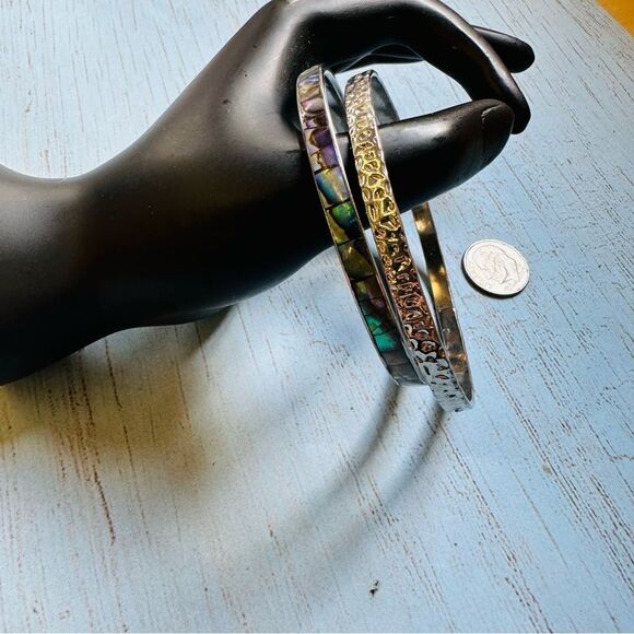 Silvertone Abalone And Silvertone Hammered Bangle Bracelets 7 In - Picture 1 of 2